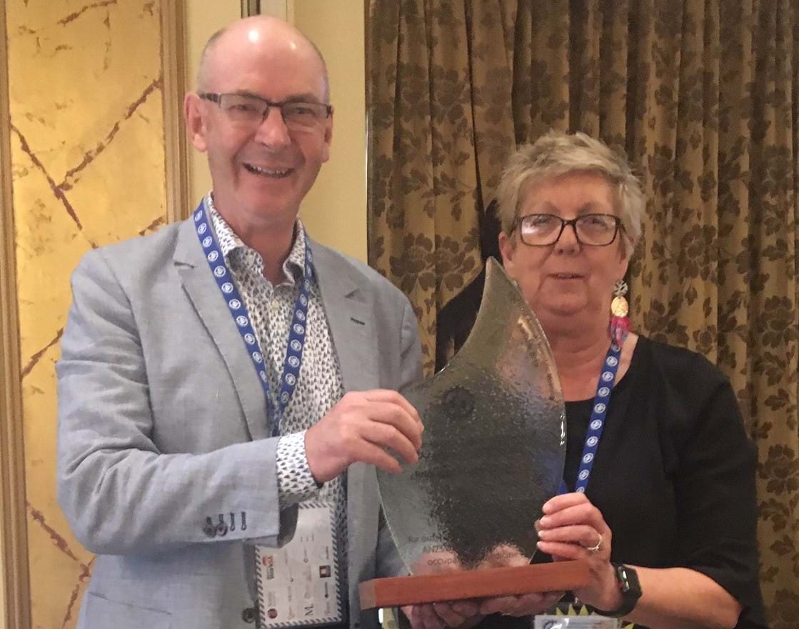 Dr Edward Foley-Presidents award 2019-Melinda Miller-ANZSOM president